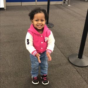 Meet your Posher, Muna